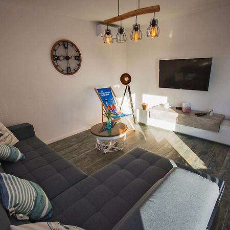 Deluxe 2 Bedroom Apartment With Sea View Baška Voda Eksteriør billede