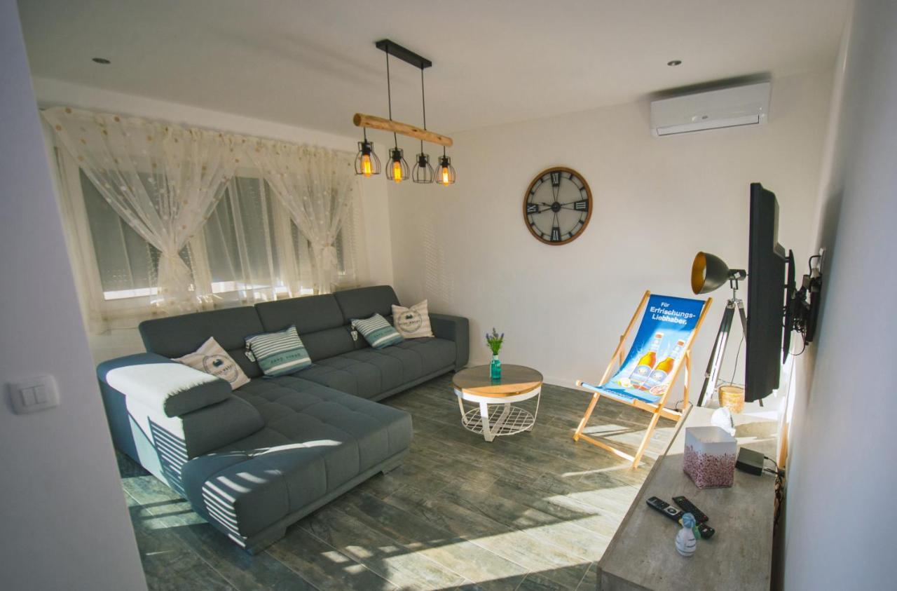Deluxe 2 Bedroom Apartment With Sea View Baška Voda Eksteriør billede