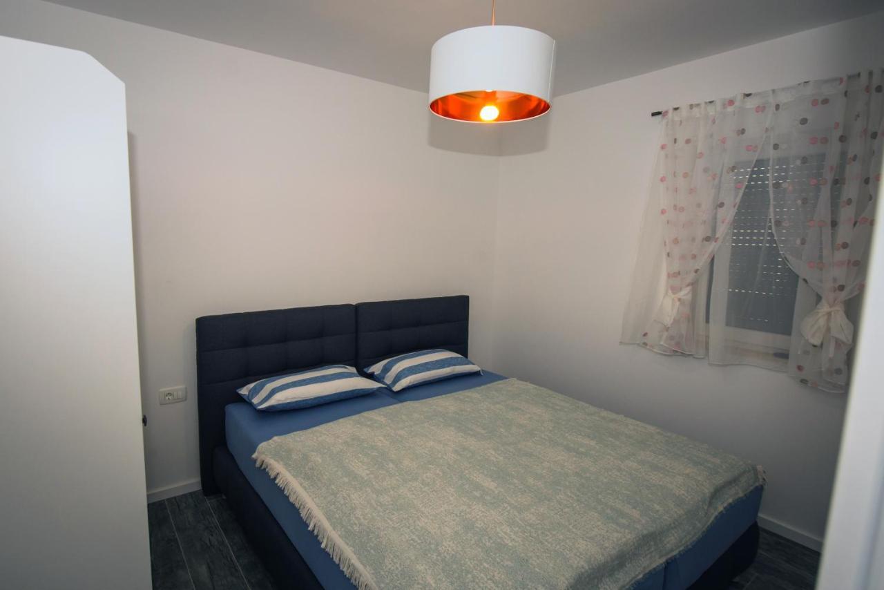 Deluxe 2 Bedroom Apartment With Sea View Baška Voda Eksteriør billede