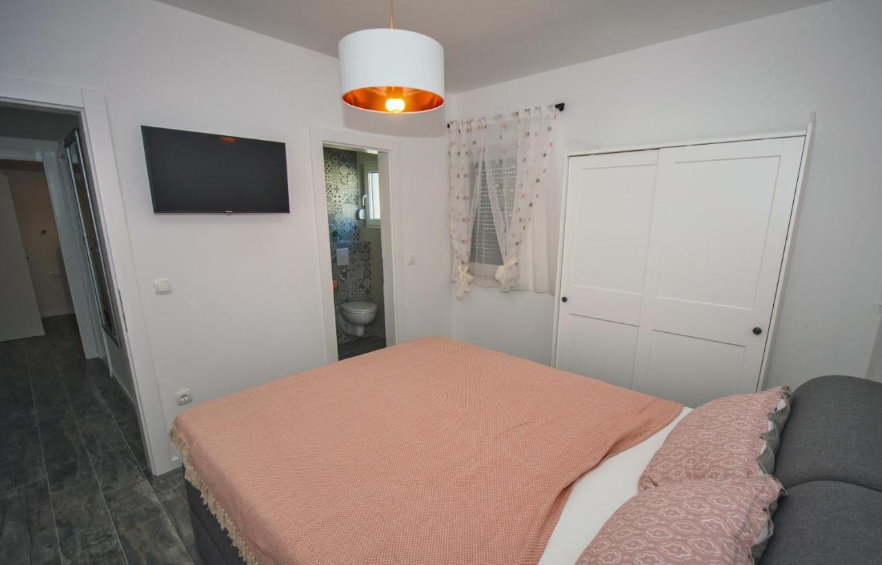 Deluxe 2 Bedroom Apartment With Sea View Baška Voda Eksteriør billede