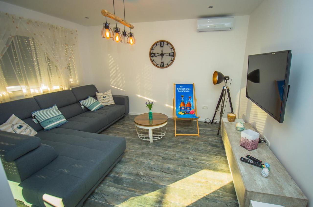 Deluxe 2 Bedroom Apartment With Sea View Baška Voda Eksteriør billede